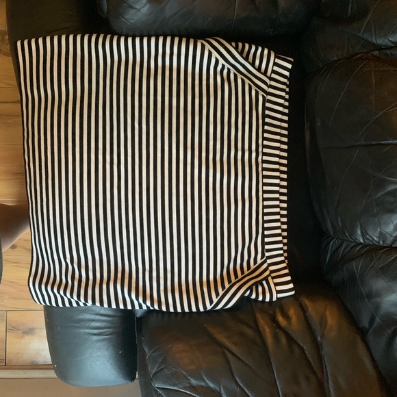 Black & white skirt - Picture 1 of 1